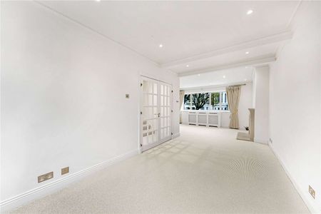 Newly decorated modern townhouse with off street parking and private garden. - Photo 3