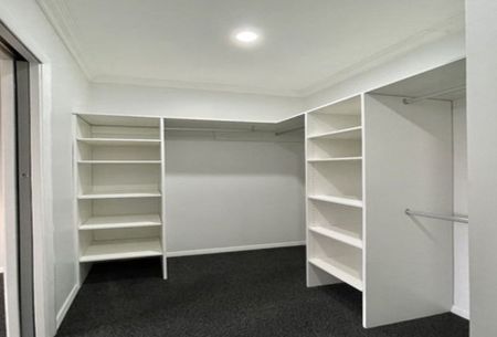 5-Bedroom Home - Photo 4