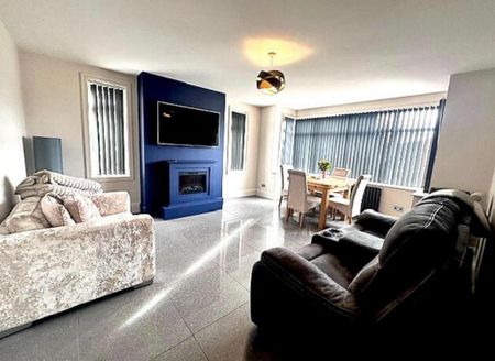 5 bedroom detached house to rent - Photo 2