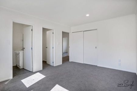 Recently renovated home in prime Pukekohe location - Photo 4