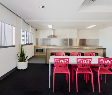 1 Bedroom Apartment queen - Photo 3