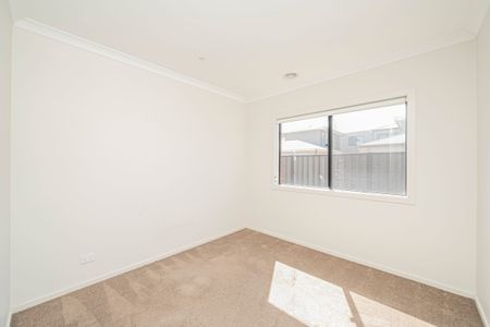 For Lease - Spacious Family Home in Clyde North - available now - Photo 2