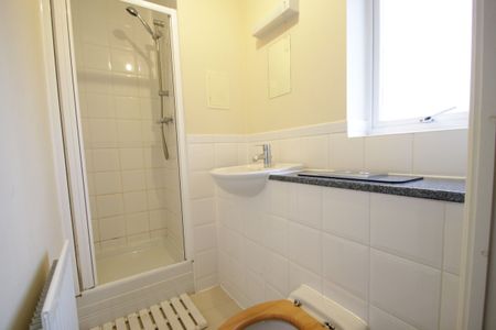 Admiralty Close, West Drayton, UB7 - Photo 4
