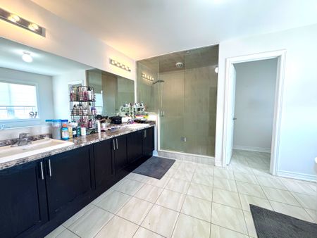 For Lease - 1003 Green Street Unit# Upper Two Beds + One Bath, Innisfil, Ontario - Photo 5