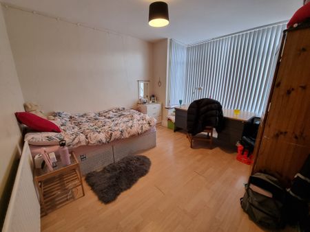 5 Bed Student Accommodation - Photo 5