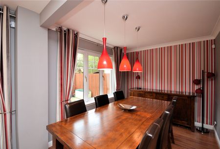 4 bedroom detached house to rent - Photo 3