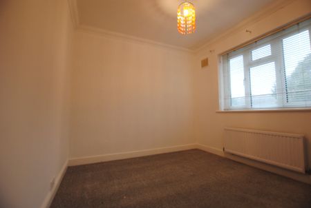 Robin Hood Lane, Chatham, London - Photo 4