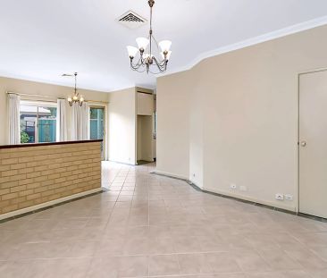 Character Home in Leafy Wembley Downs! - Photo 3