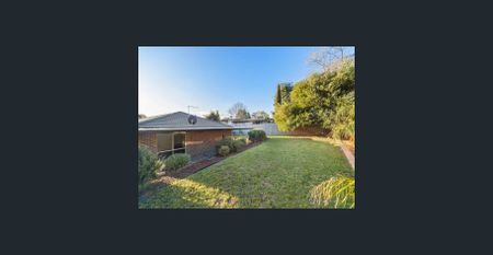 Spacious Family Home! - Photo 2