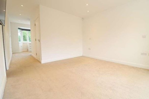 Edgwarebury Lane, Edgware, Middlesex, HA8 - Photo 1