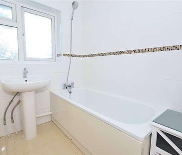 Hawthorn Road, Woking, Surrey, GU22 - Photo 2