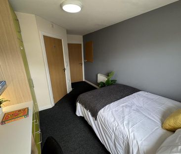 1 bedroom in a flat share to rent - Photo 3