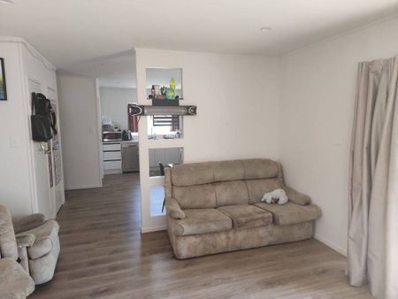 Weymouth - 3 Bedroom Home With Spacious Section - Photo 4