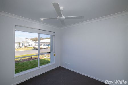 4 BEDROOM HOME IN QUIET STREET!! - Photo 3