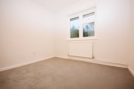 3 bedroom end of terrace house to rent - Photo 3