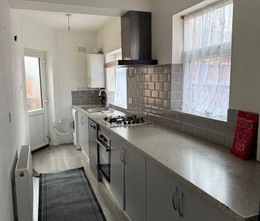 2 bedroom terraced house to rent - Photo 4