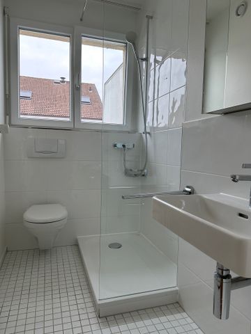 Renovierte 1-Zimmer Attikawohnung mit Dachterrasse im Gundeli - Photo 4