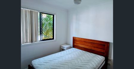 Excellent location, Partially Furnished 2 Bedroom unit with 1 car park in Central Annerley - Photo 2