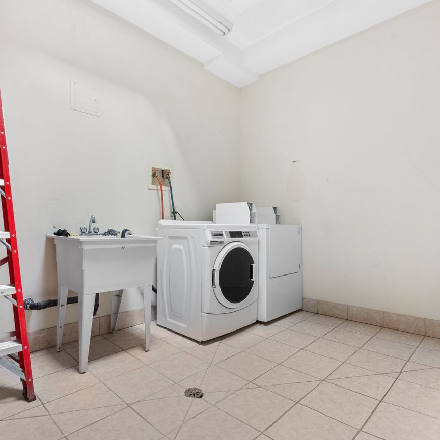 For Lease - 179 Lakeshore Road Unit# 2, Oakville, Ontario - Photo 1