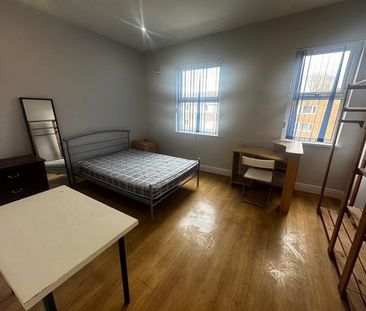 4 bedroom terraced house to rent - Photo 2