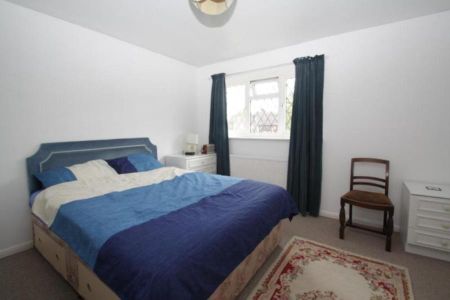 3 bedroom link detached house to rent - Photo 3