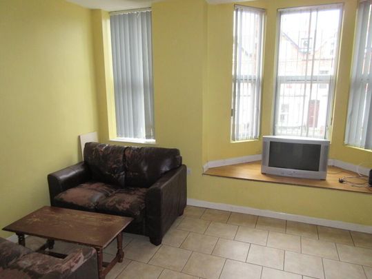 Great Location, 68b University Avenue, Queens Quarter, Belfast, BT7 1GY - Photo 1