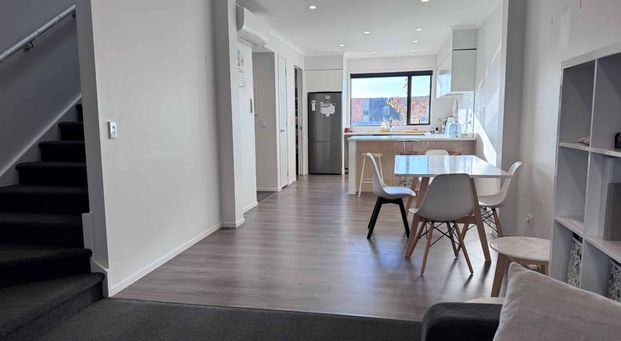 * Modern 3-Bedroom Apartment in the Heart of the City * - Photo 1