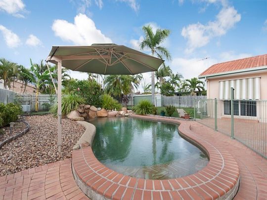 AN ENTERTAINERS DELIGHT! FAMILY HOME IN ANNANDALE! - Photo 1