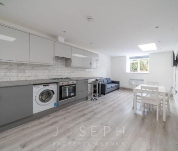 1 bedroom in a house share to rent - Photo 2