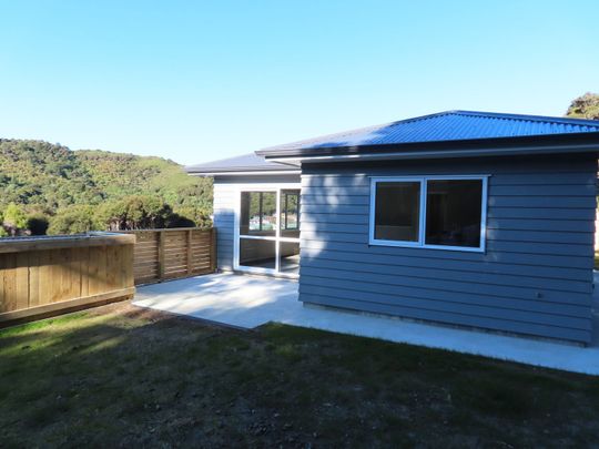 WAINUIOMATA LIVING! - Photo 1