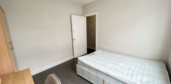 Baxter Street, Brighton - LOVELY STUDENT PROPERTY - Photo 2