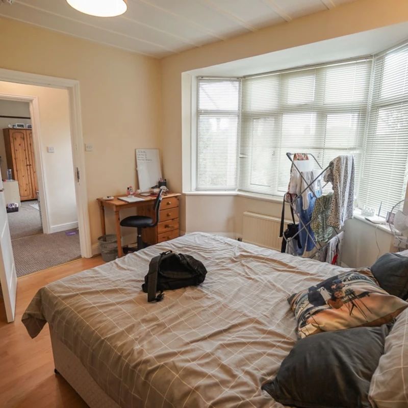 To Rent Charminster Avenue, Charminster, Bournemouth, BH9 £1,950 pcm Tenancy Info - Photo 1