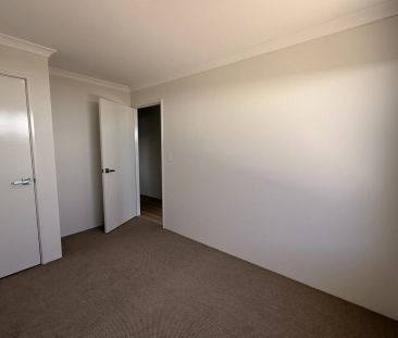 Beachside Living - 4 Bed, 2 Bath, 2 Car Garage - Photo 6