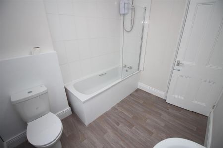 2 bedroom Student Flat to rent in Hazelwood Avenue, Newcastle Upon Tyne - Photo 4