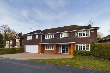 Mountbatten Rise, Sandhurst, Berkshire, GU47 - Photo 2