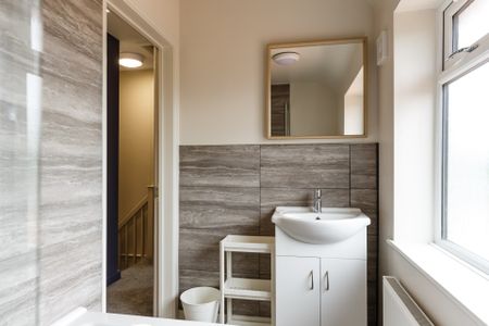 Newtown Room 3 - Photo 4