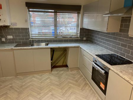 3 bedroom terraced house to rent - Photo 4