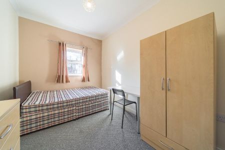 3 bedroom terraced house to rent - Photo 5