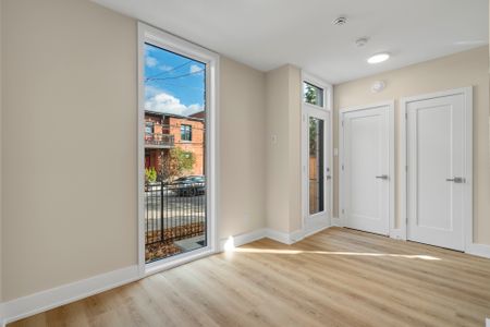 352 Lyon Street North - Photo 4