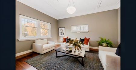 4 Bed, 2 Bath - Photo 4