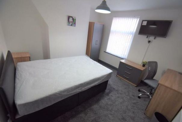 4 bedroom terraced house to rent - Photo 1