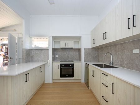 Fully Renovated Charmer in Prime Central Ipswich Location - Photo 2