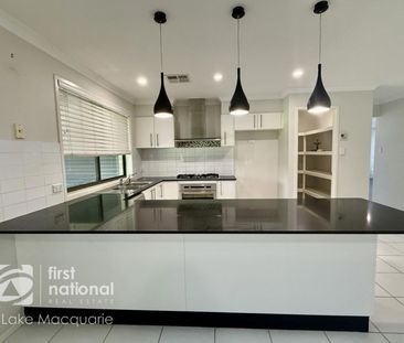 Modern 4-Bedroom Home with Multiple Living Areas - Photo 5