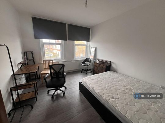 1 bedroom in a flat share to rent - Photo 1