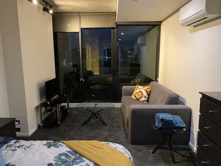 Fully Furnished Studio Apartment with Park Views in Melbourne CBD - Photo 3