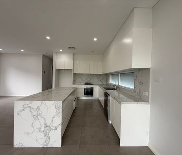 Captivating 4-Bedroom House ! - Photo 6