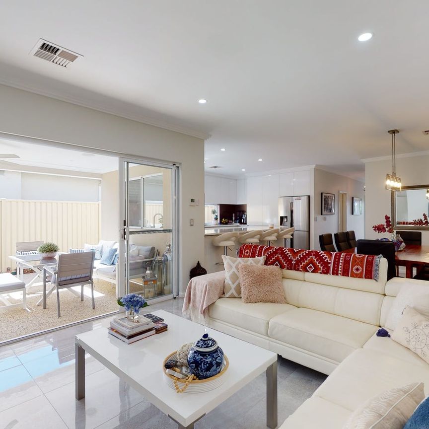 Coastal Living - Easy Care - Photo 1