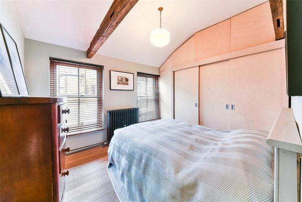 1 bedroom mews to rent - Photo 1