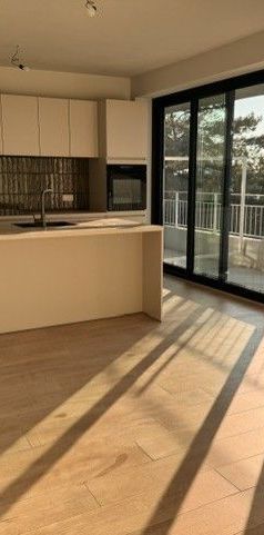 Appartement te huur in Genk voor € 1.050 met 1 slaapkamer - Photo 1