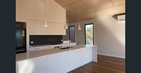 Three Bedroom Townhouse Available - Photo 3